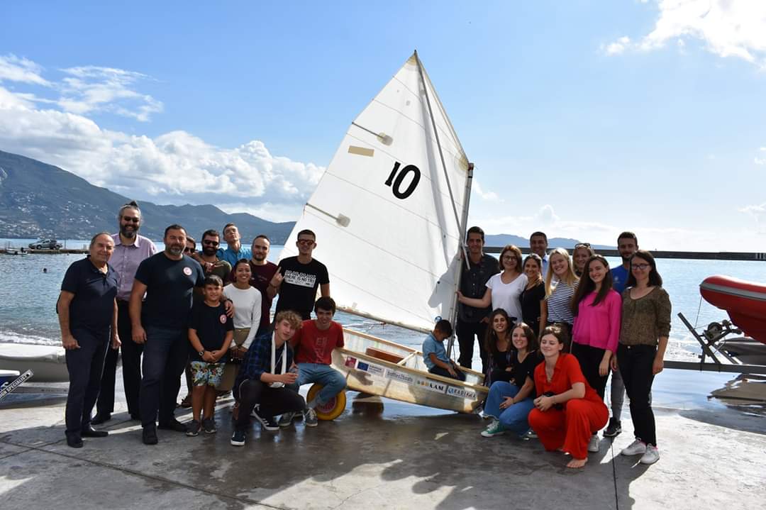 Volunteers used plastics to build the ship